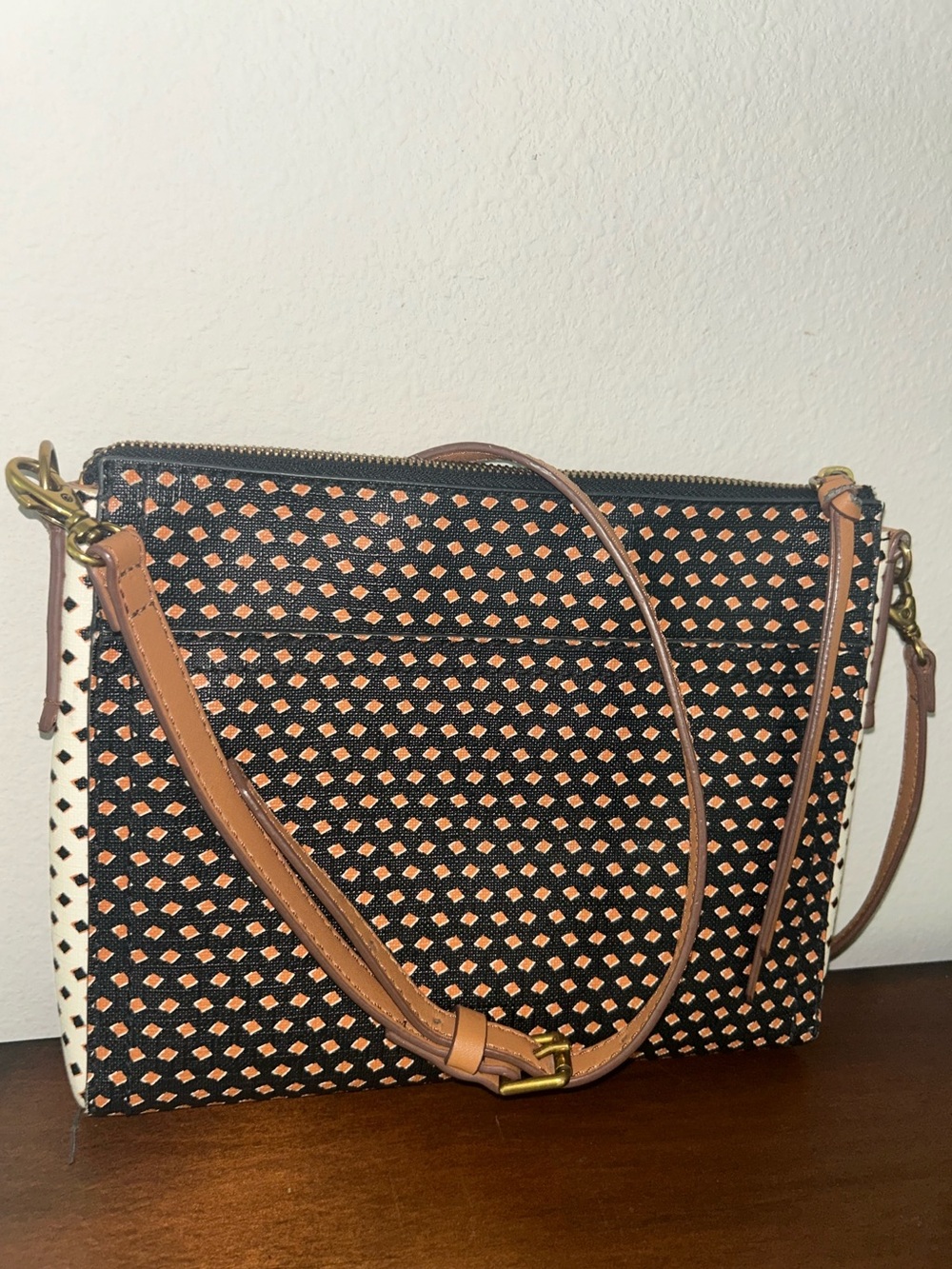 Fossil Crossbody with Tan Diamond Pattern - Picture 4 of 9